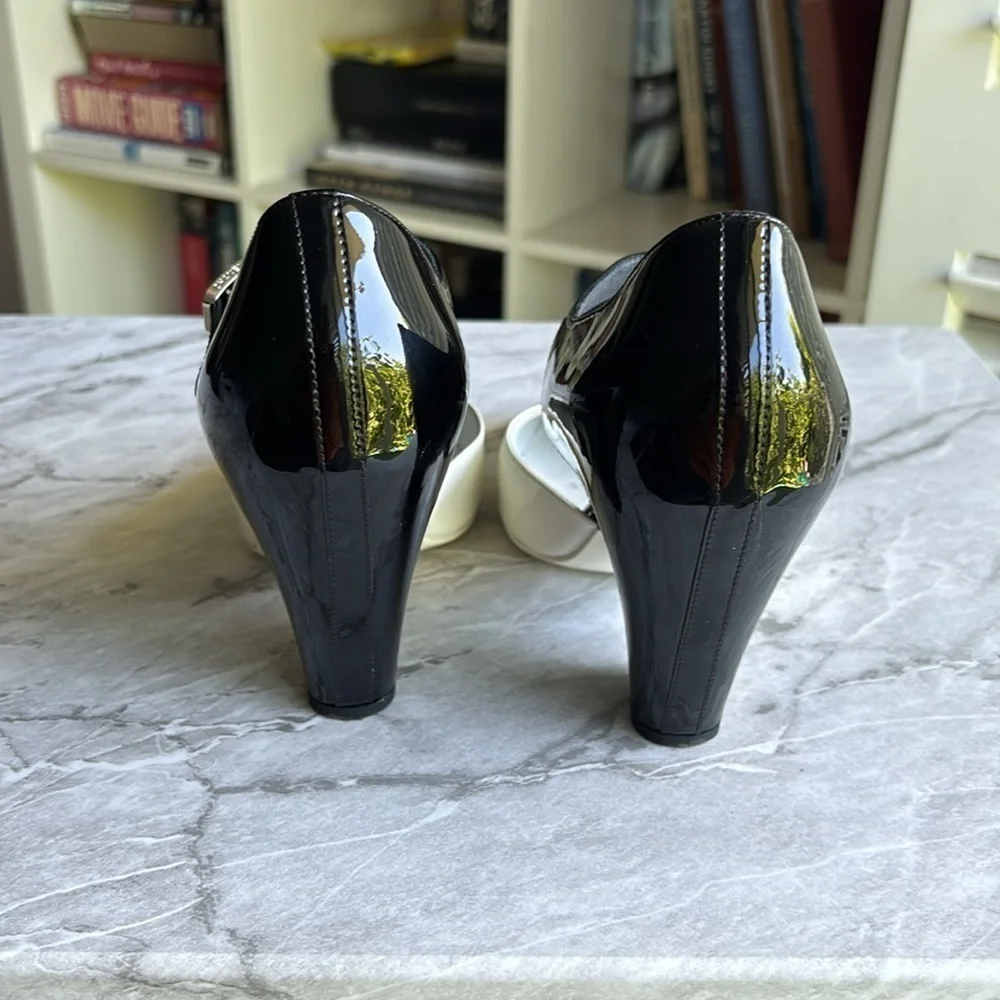 Chanel Black and White Women's block heels patent leather size 37 Resort 2020